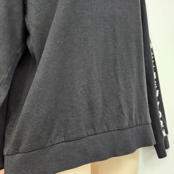 H&M Divided Long Sleeve T-Shirt Women's Size Medium Black N.Y.C. U.S.A. - Picture 5 of 7